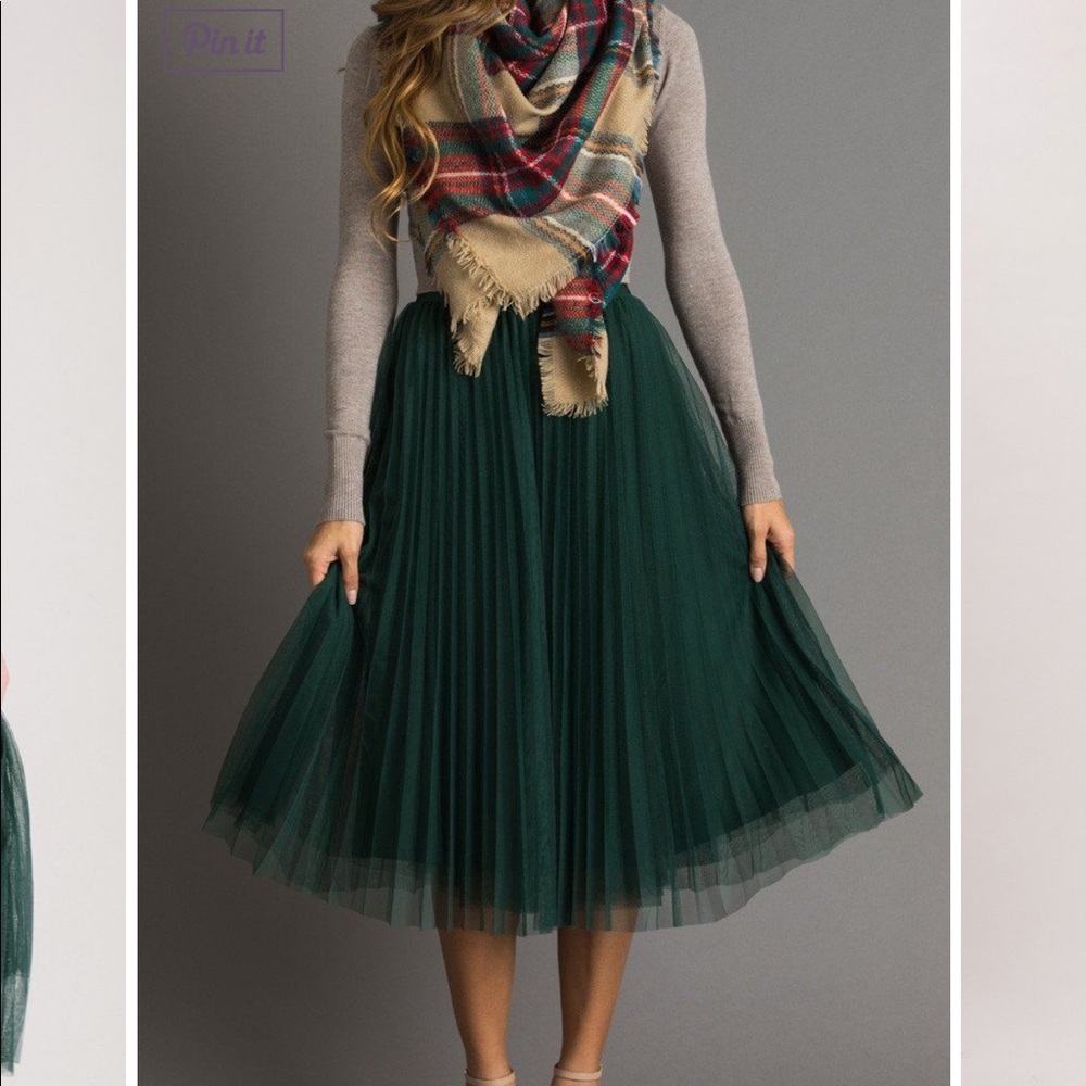 Green Tulle Skirt and Beige knitted Plaid Scarf
